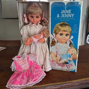 Jane & Jenny Musical Real Rocking Motion Delightful Lullaby Melody